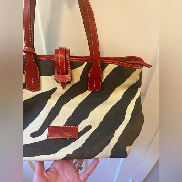 Dooney & Bourke Shoulder Tote Black and red - Picture 2 of 13